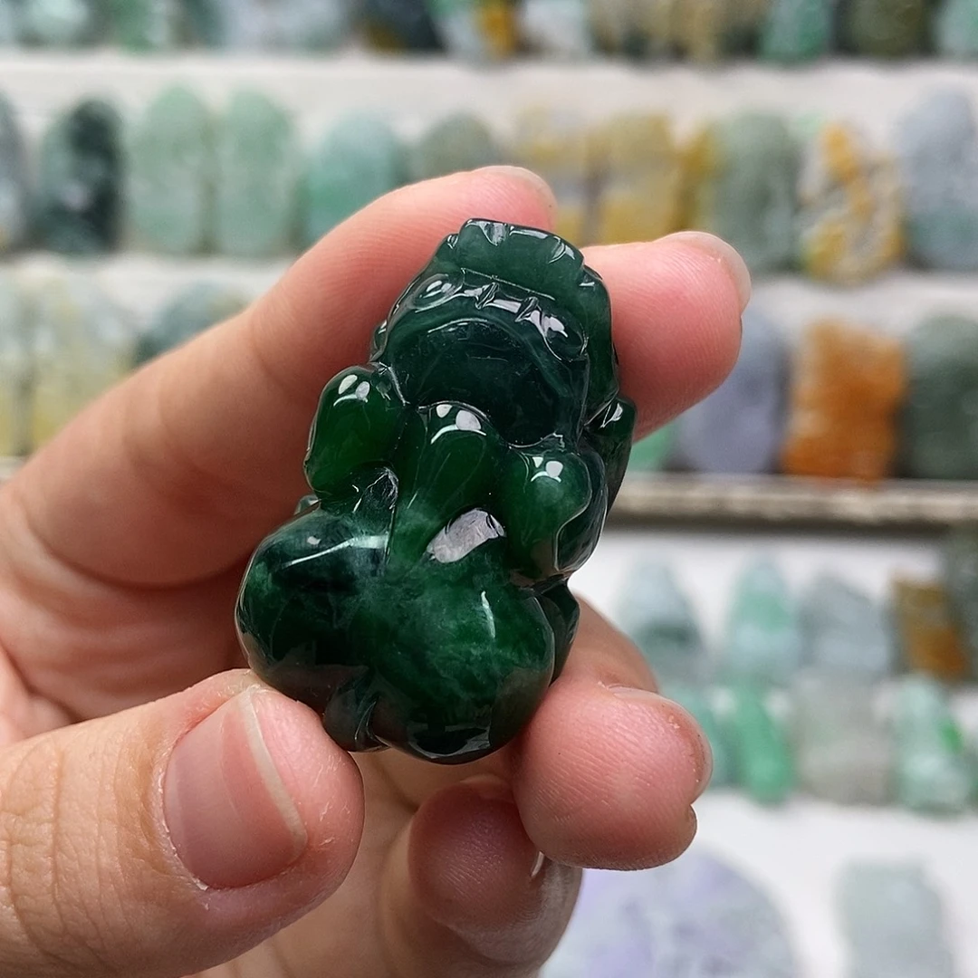 翡翠未镶嵌吊坠(赠链)