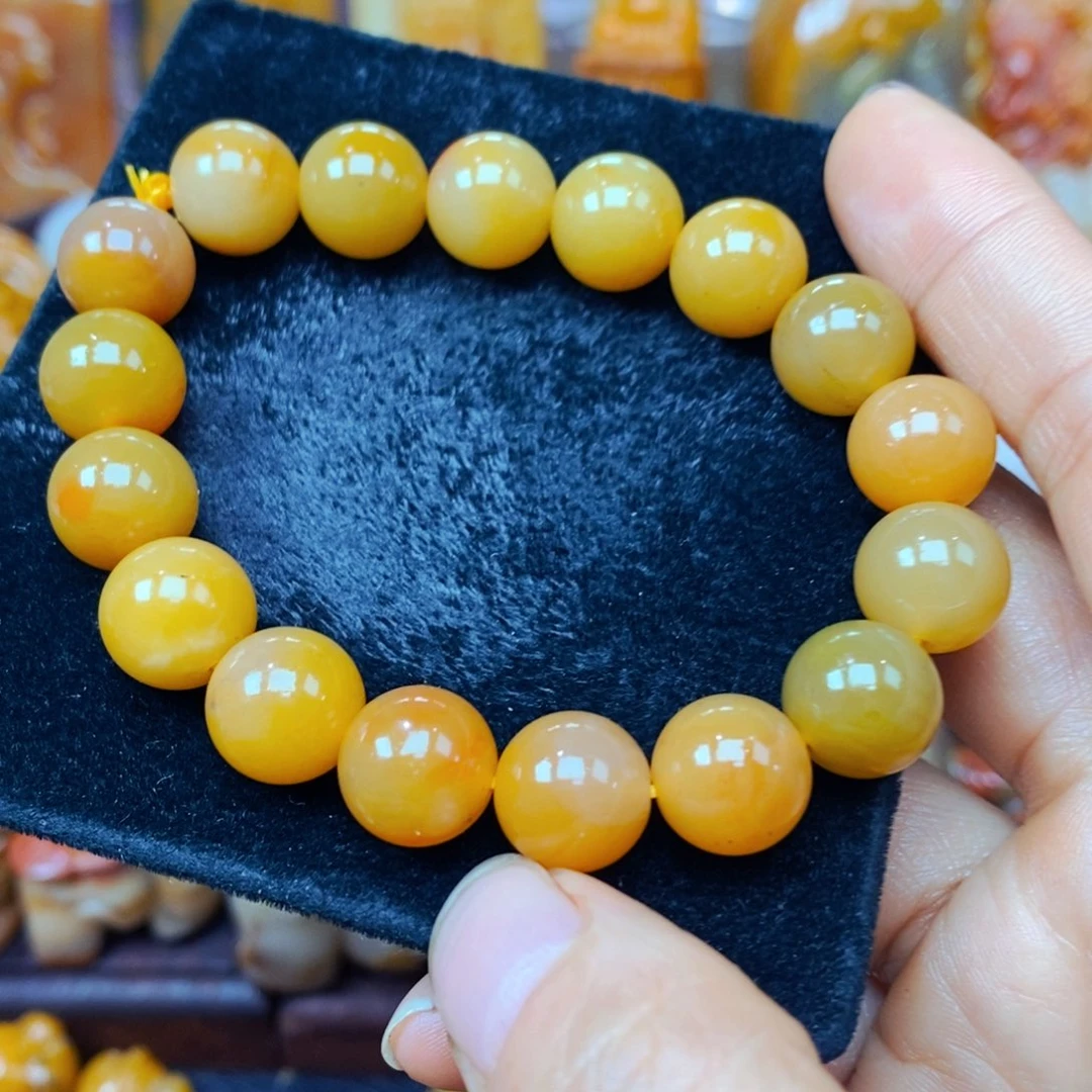 未镶嵌石英质玉（黄龙玉）颈饰