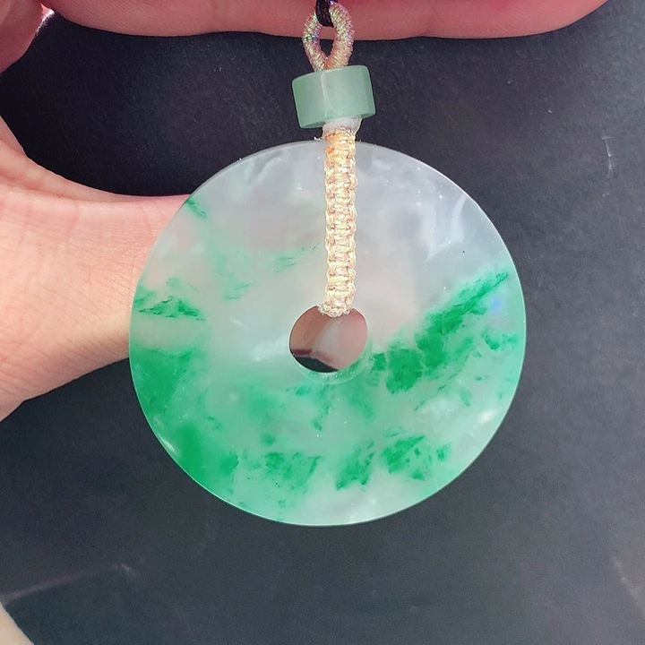 石英质玉未镶嵌颈饰