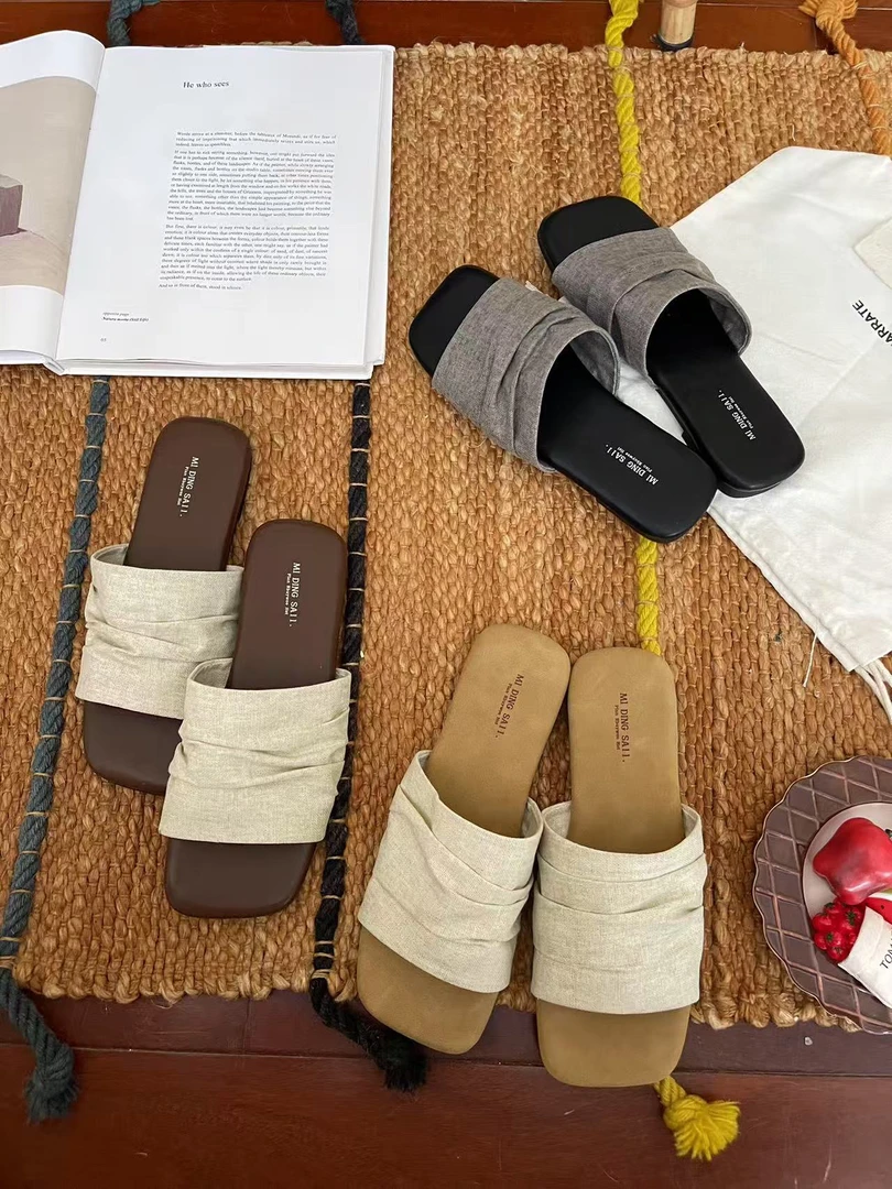 “褶皱拖鞋”面料超级有质感