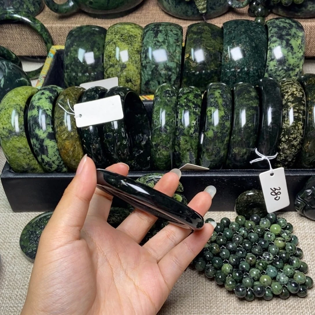 明***水蛇纹石玉未镶嵌颈饰