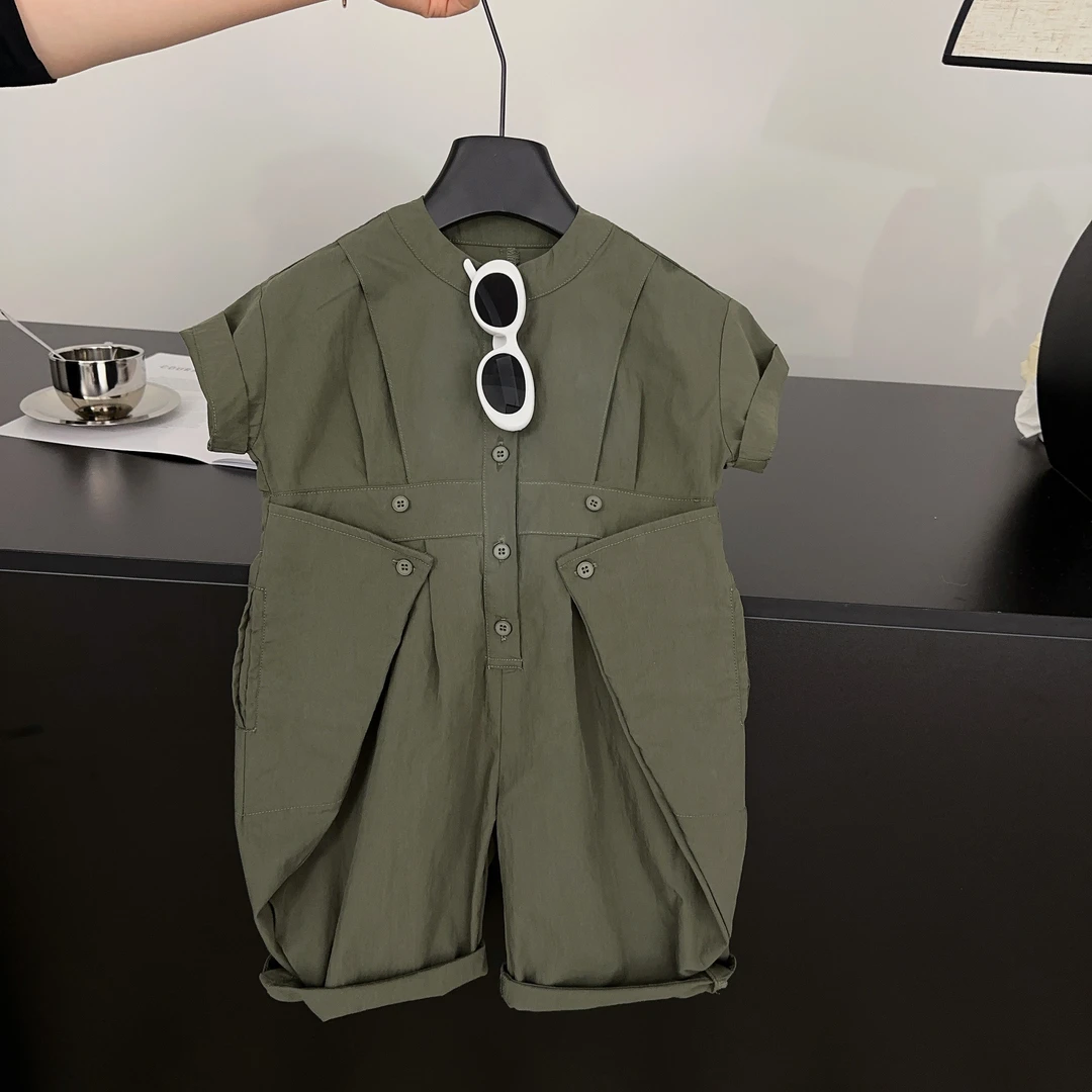 【两个小盆友】2025夏季中小童韩版宽松军绿色短袖儿童连体裤8057