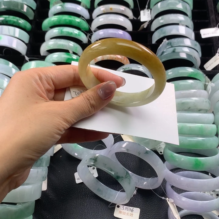 翡翠手镯未镶嵌正圈