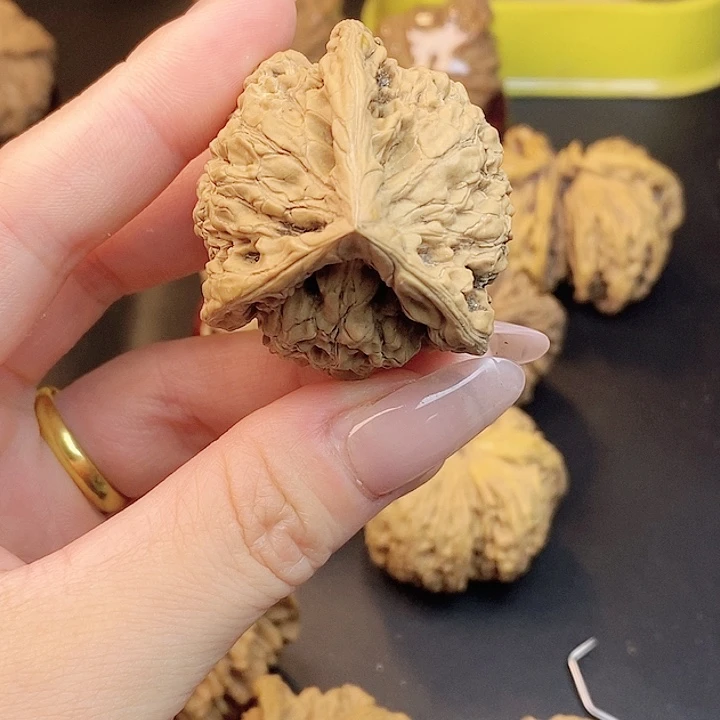 文玩核桃吊坠名****屁不熟瑕疵不退不换