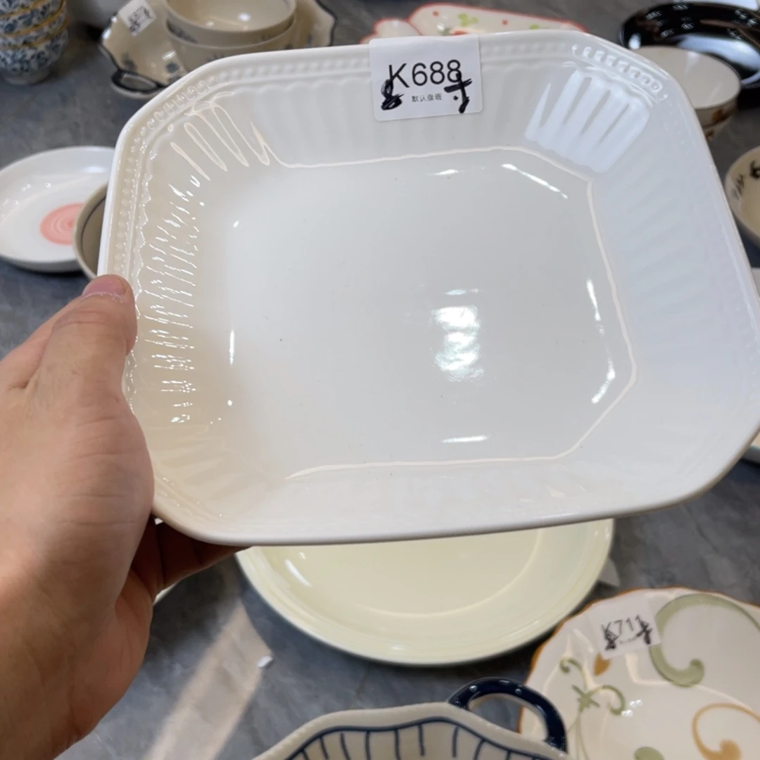 陶瓷微瑕餐具介意勿拍，满18飞！
