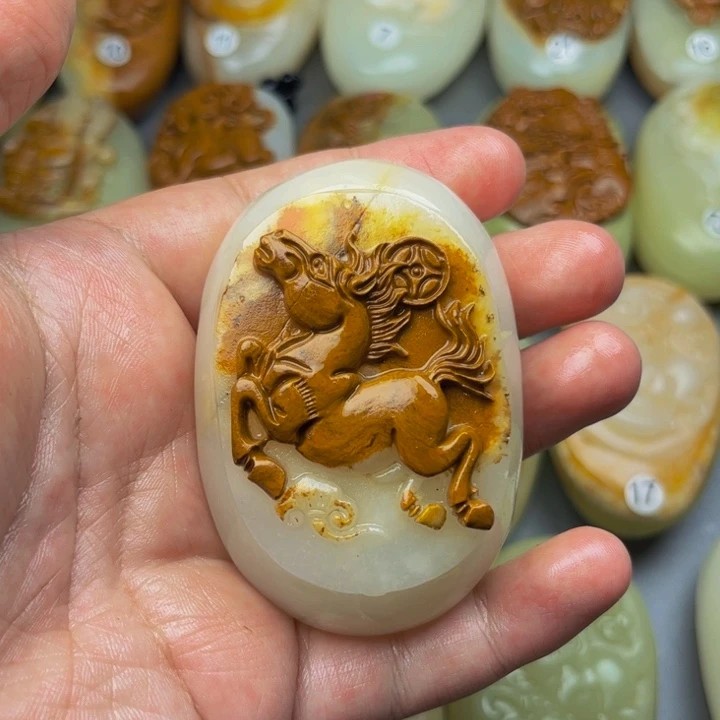 渡***船石材方解石手把件马