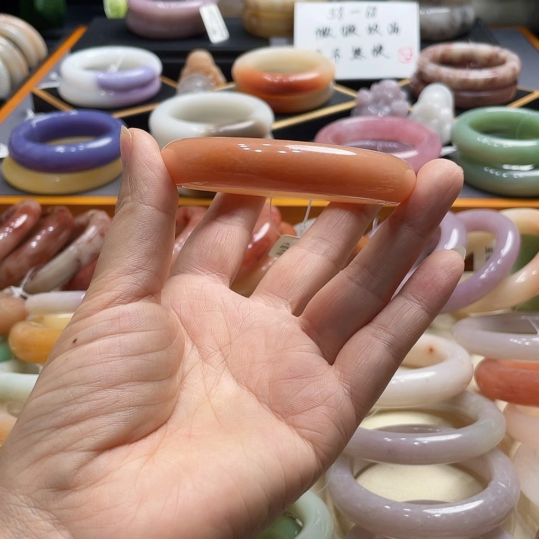 未镶嵌手镯石英岩玉?**吖