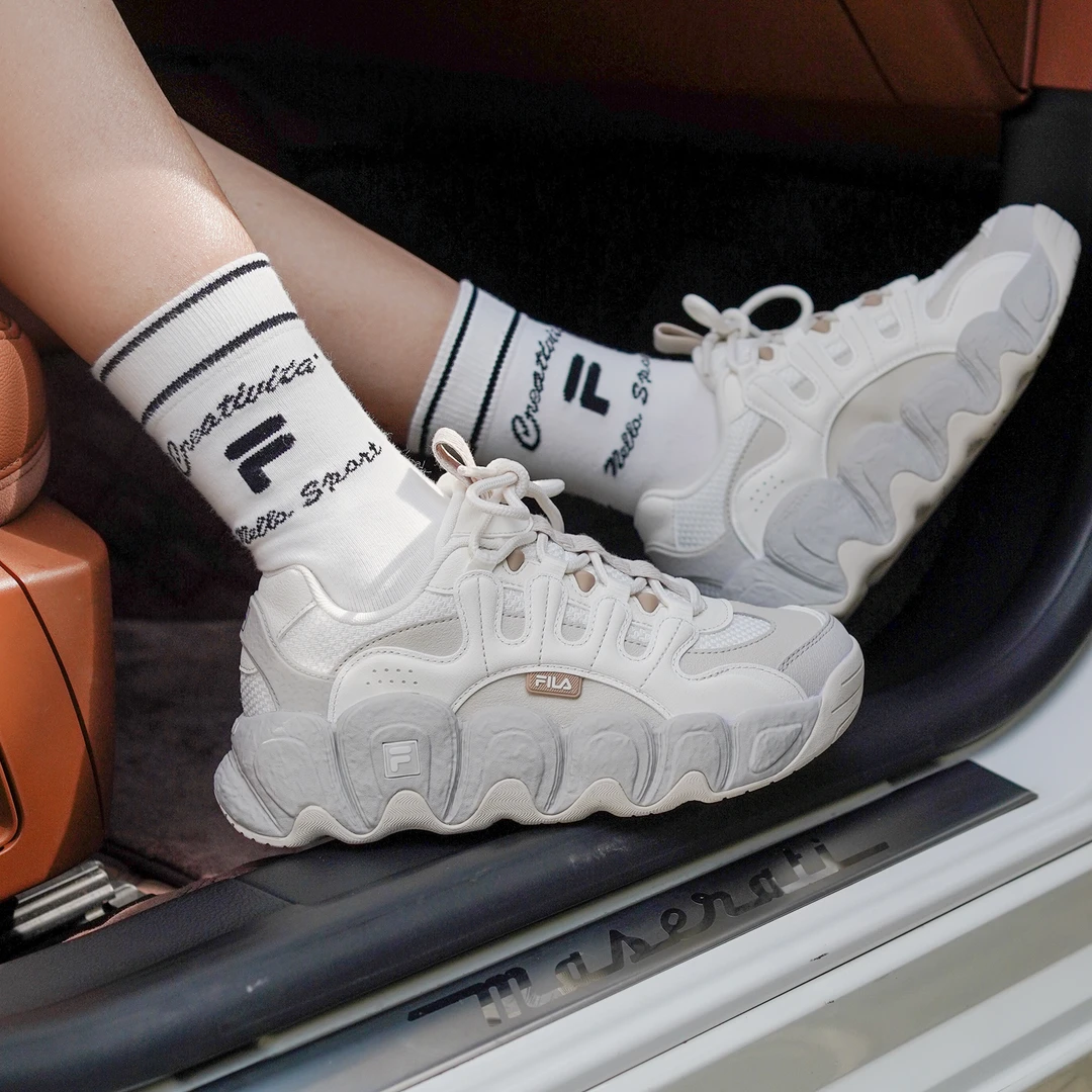 斐乐情侣【流光风】【可颂鞋】舒适透气旅游增高老爹鞋F12W441102F