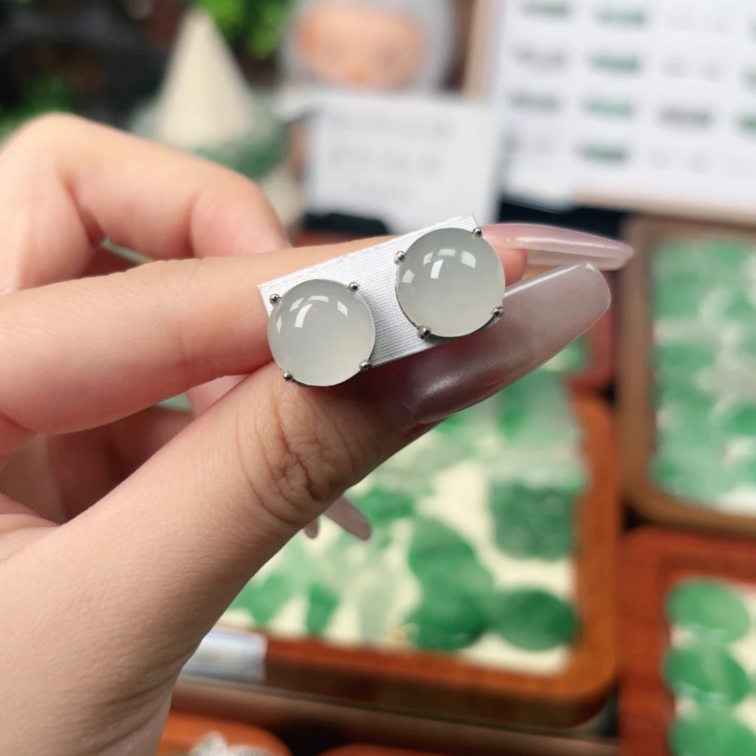 石英质玉（非洲翠）未镶嵌颈饰