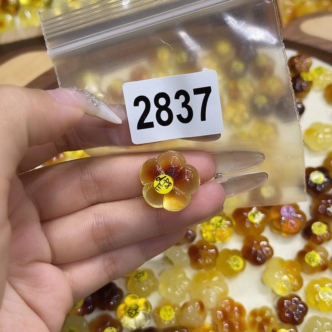 咱***钱琥珀未镶嵌珠宝奇石