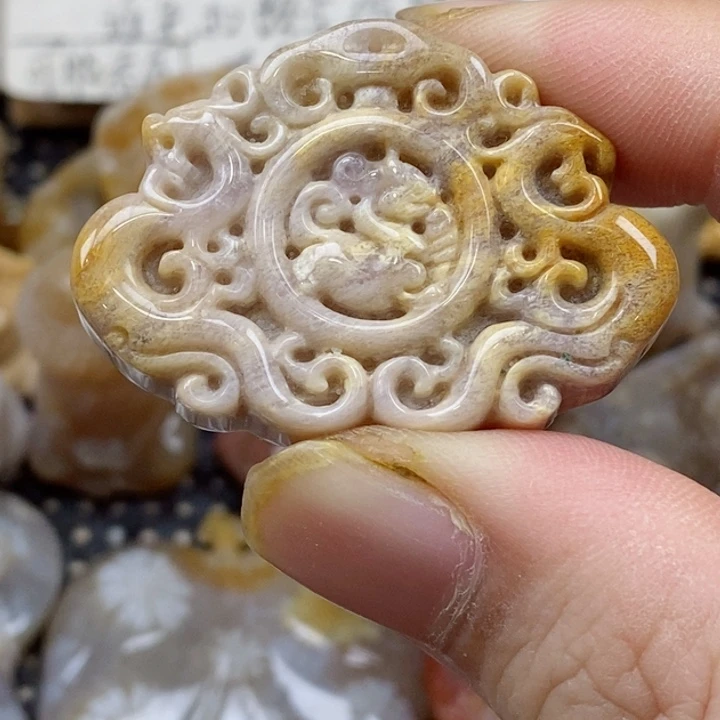 颈饰未镶嵌硅化珊瑚（珊瑚玉）小