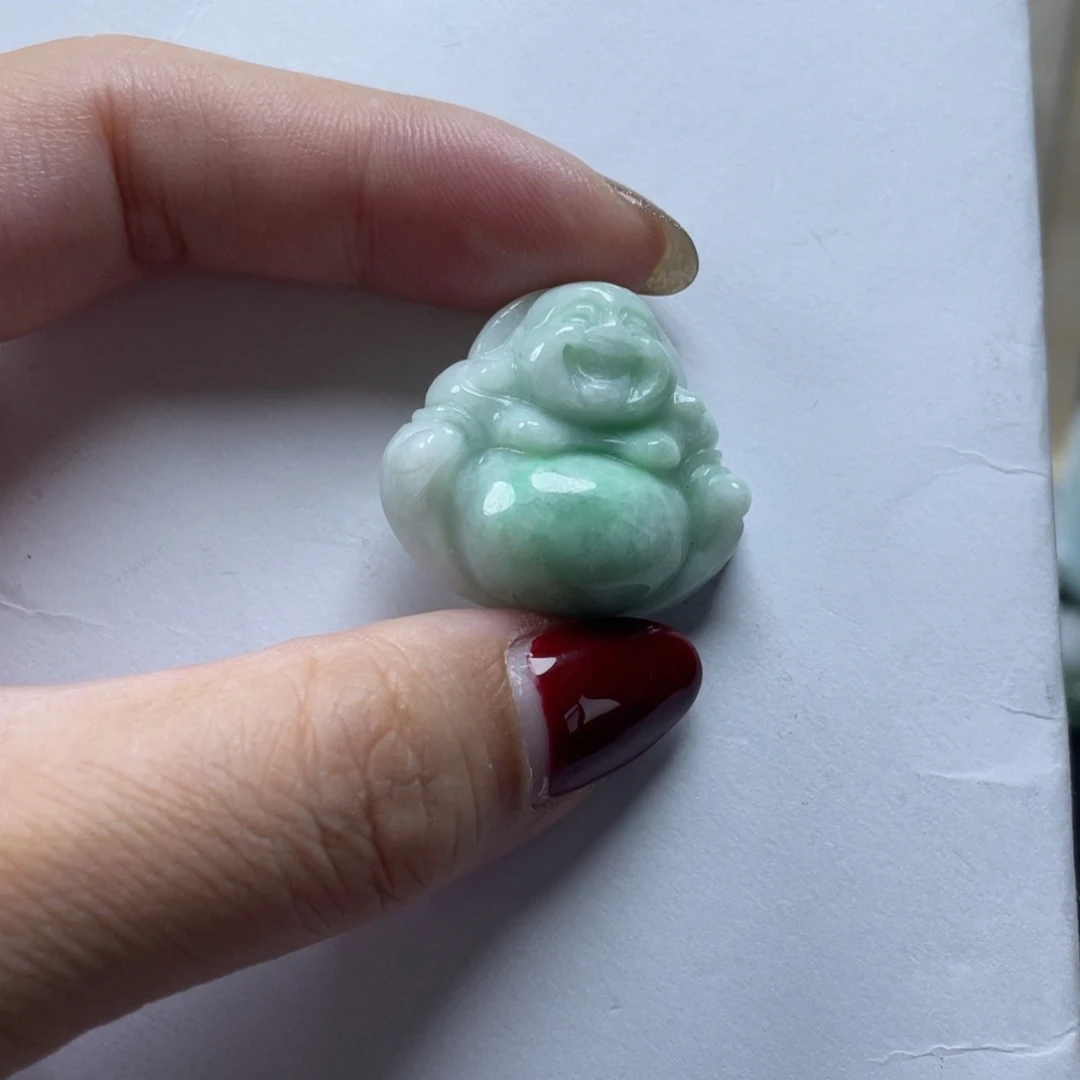 翡翠颈饰未镶嵌佛公