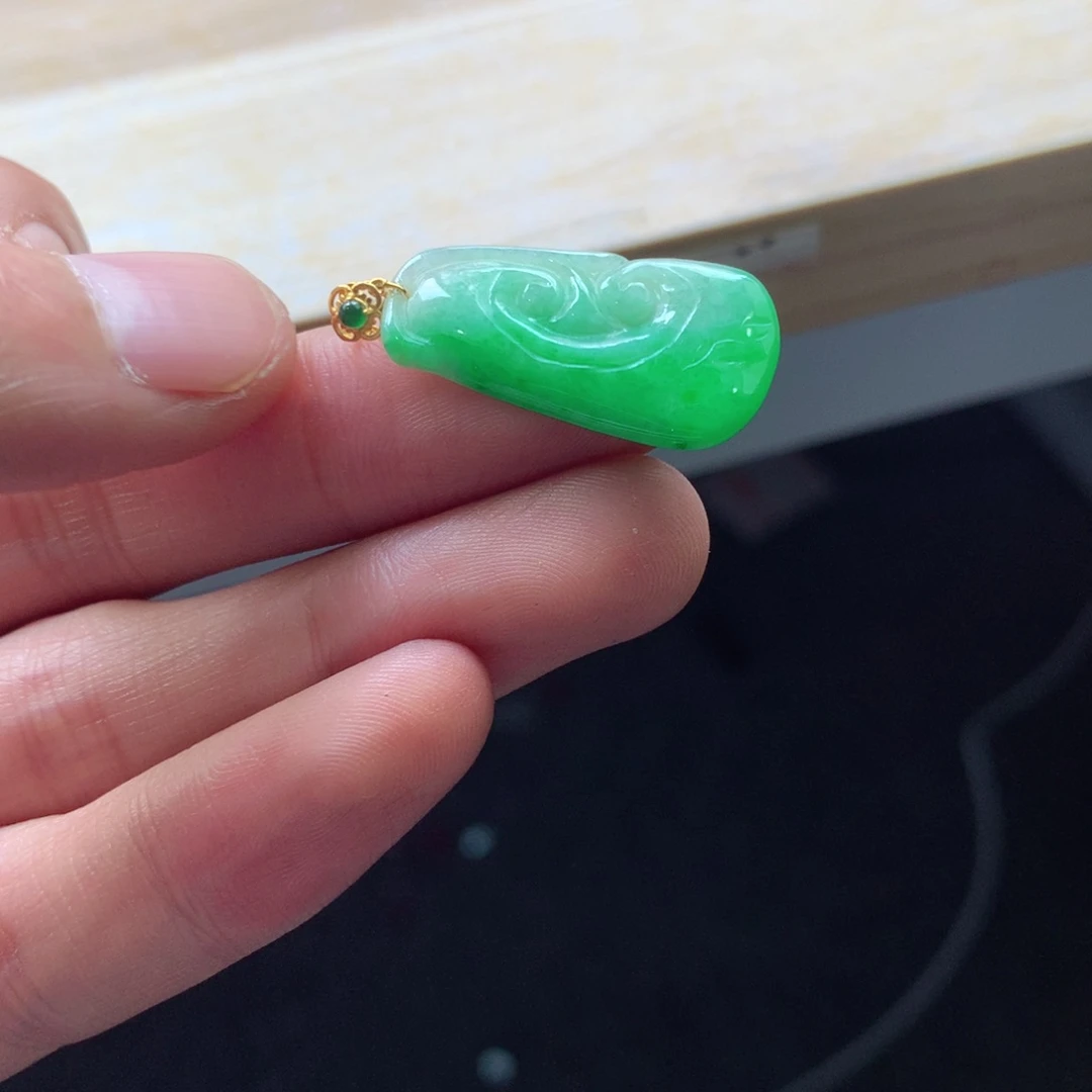 翡翠颈饰18K金镶嵌吊坠