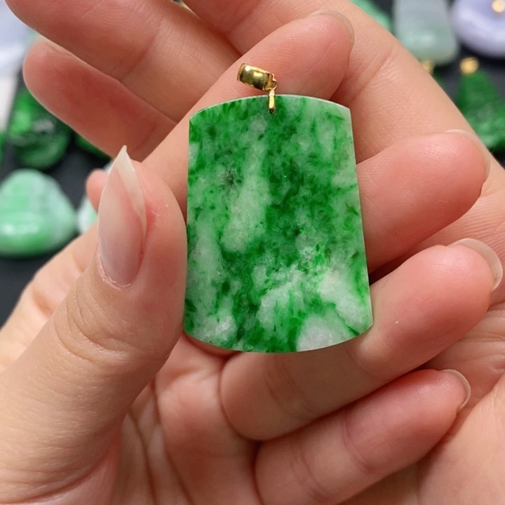 翡翠颈饰未镶嵌吊坠