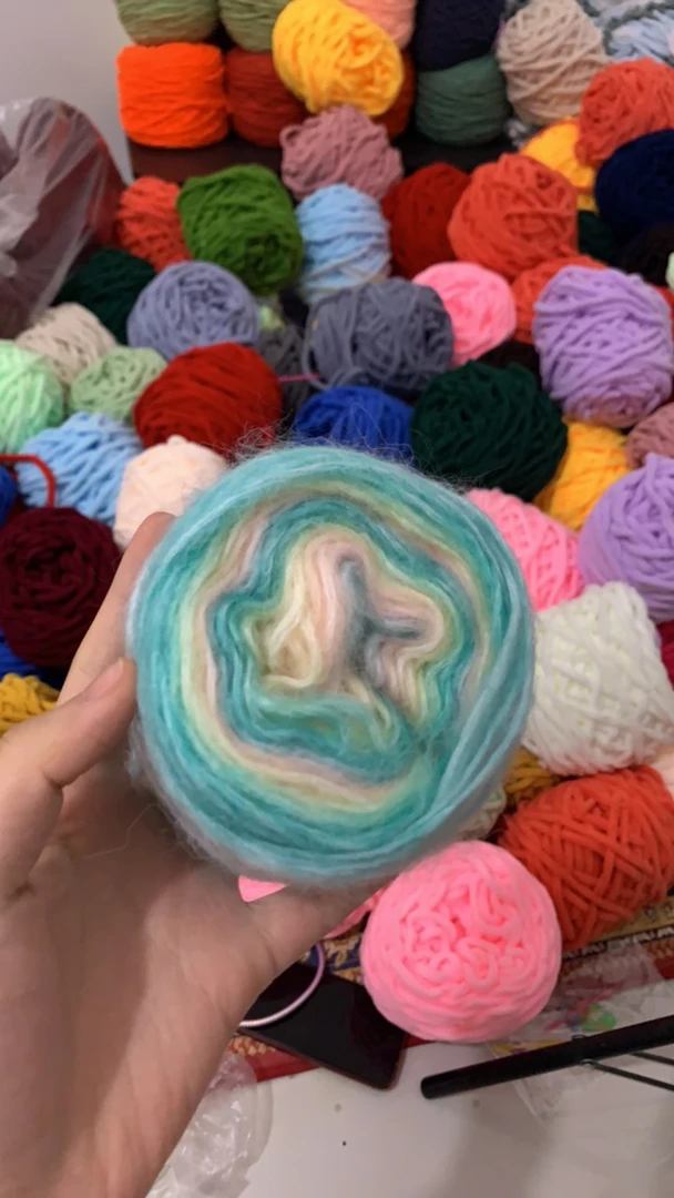 正品段染喷毛蛋糕线编衣服钩包包围巾开衫