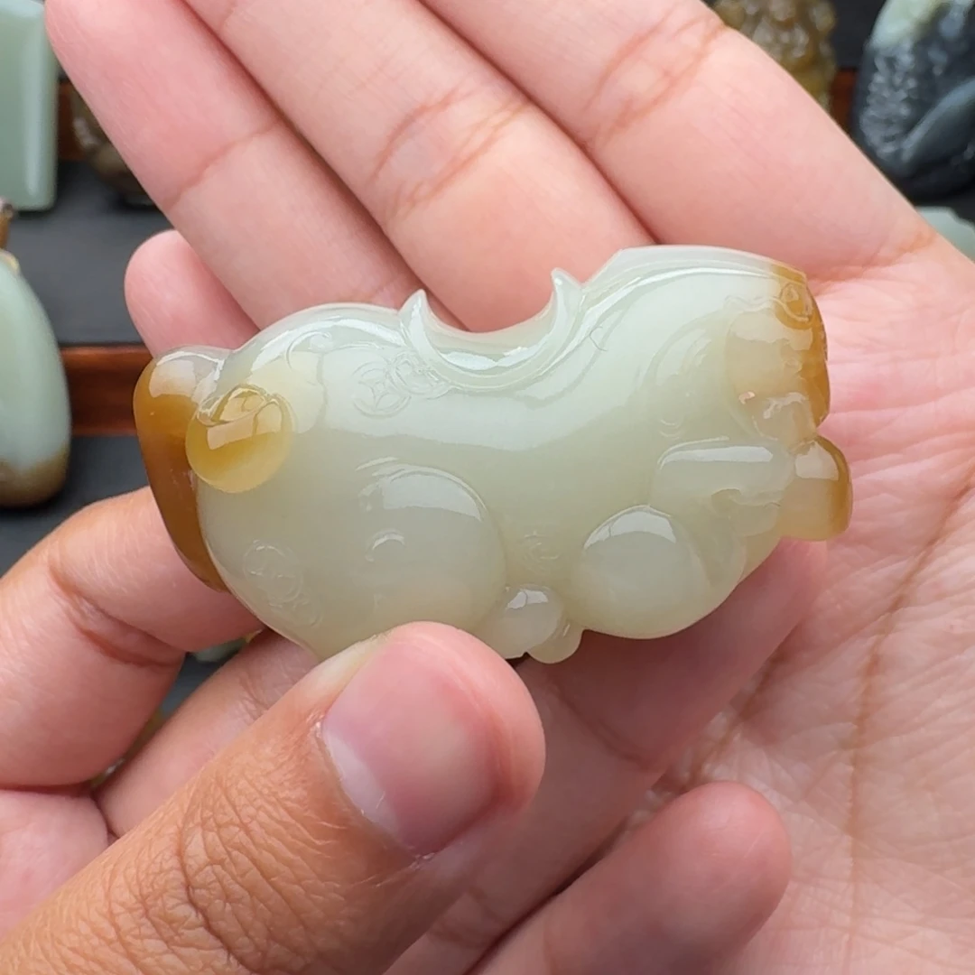 飞***渔和田玉未镶嵌颈饰