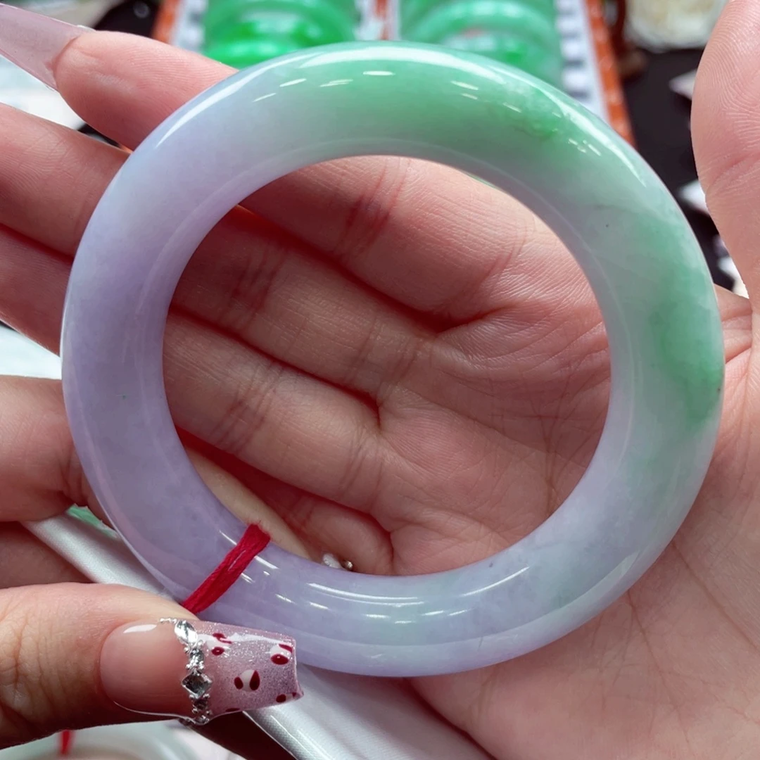 翡翠手镯未镶嵌翡翠