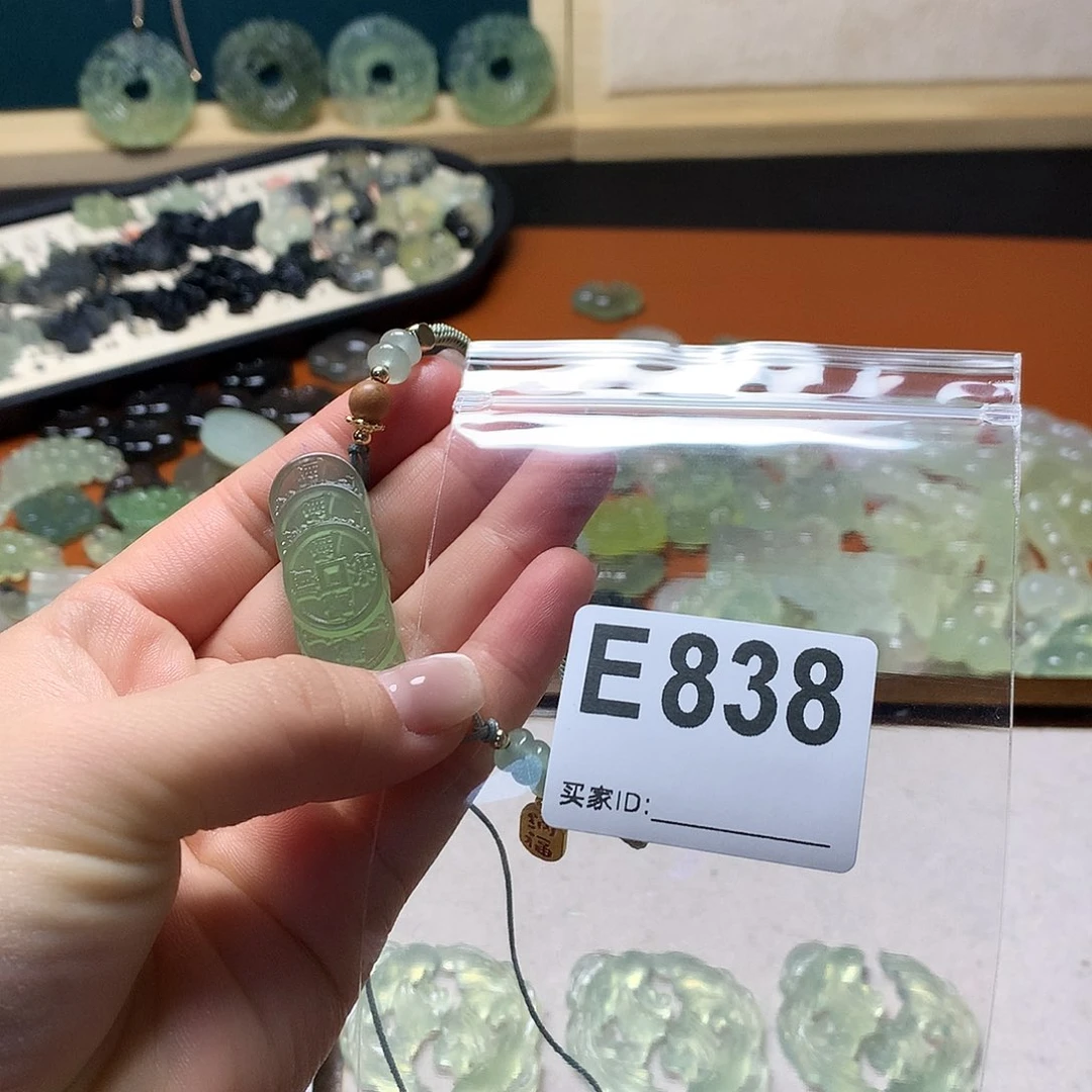 蛇纹石玉合金颈饰小****困