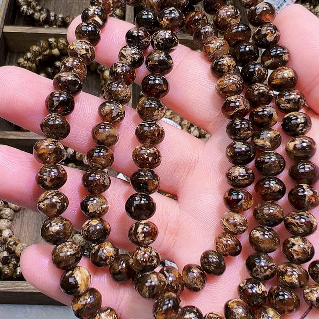 芳****琥珀未镶嵌颈饰抚顺