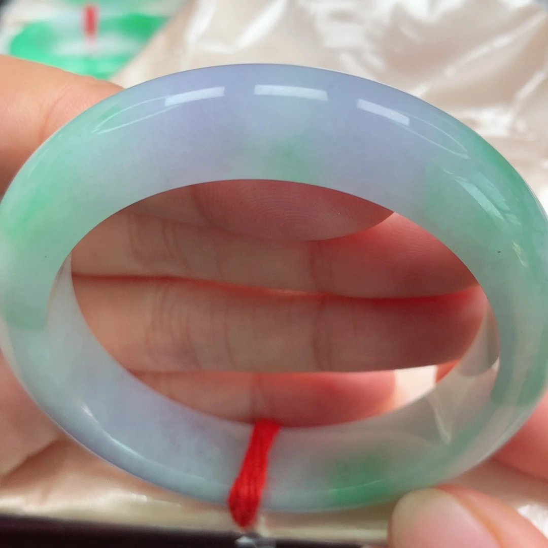 翡翠未镶嵌手镯春彩