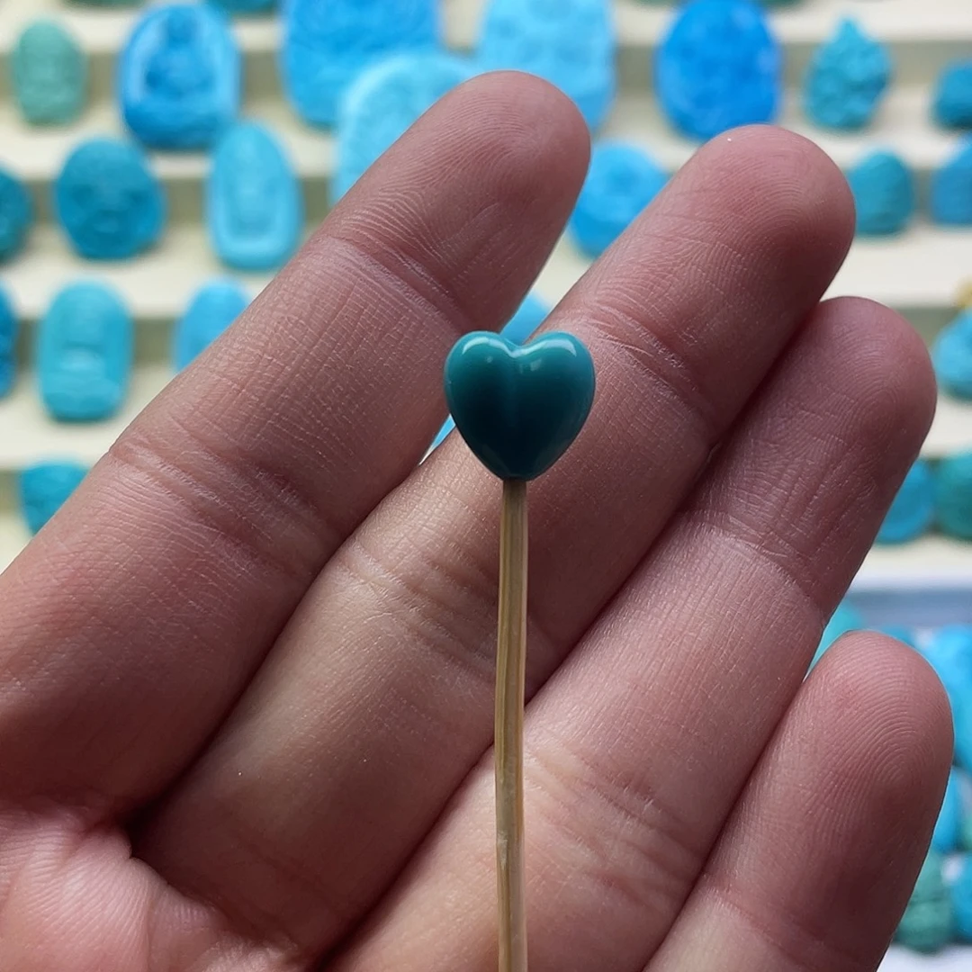 绿松石未镶嵌颈饰