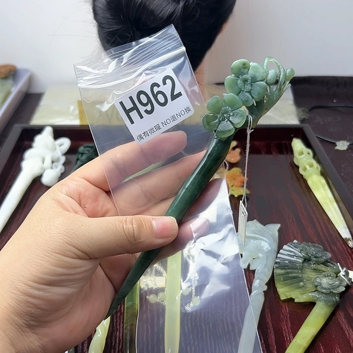 蛇纹石玉发饰合金泽**塑