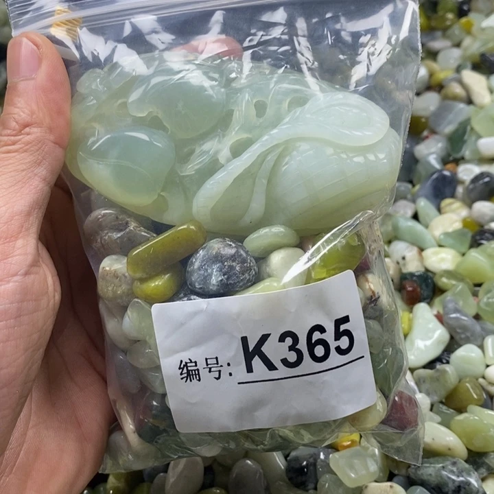 蛇纹石玉鱼缸石未镶嵌