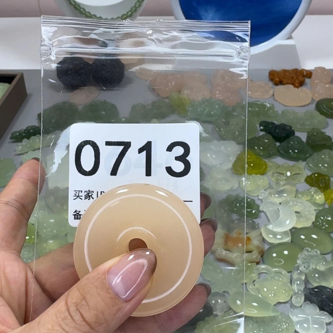 春***意岫玉合金颈饰精美礼品