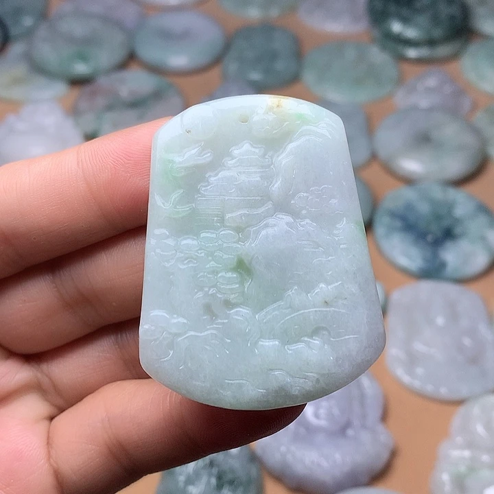 翡翠未镶嵌颈饰山水