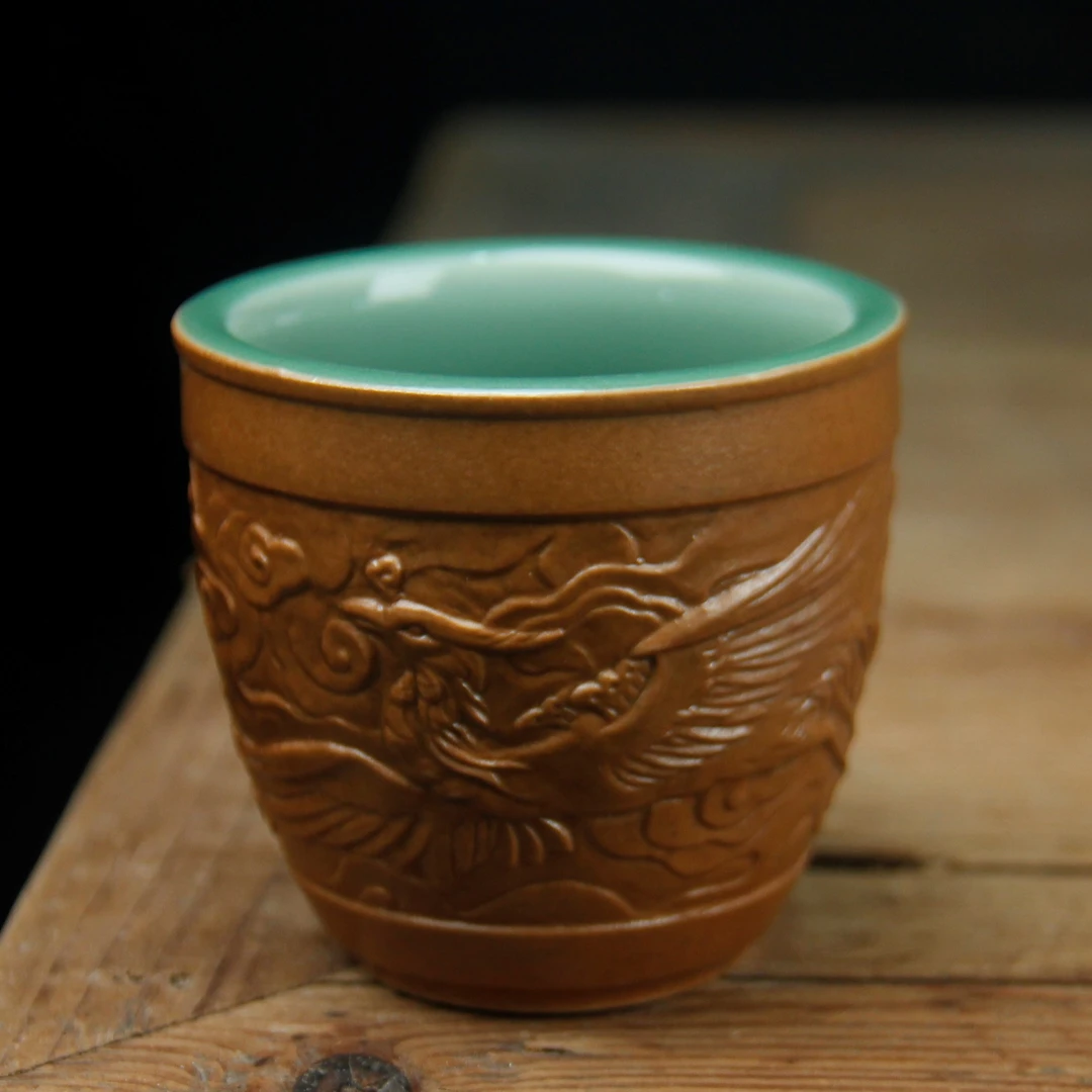 龙泉青瓷草木灰梅青双釉主人杯手握杯