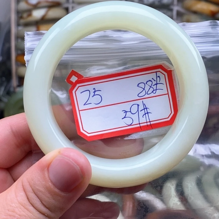 未镶嵌蛇纹石玉颈饰