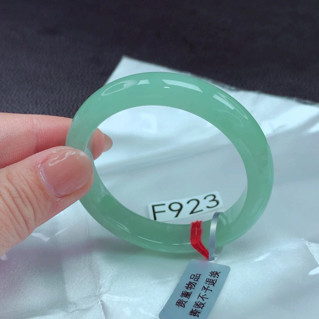 翡翠手镯未镶嵌手镯88