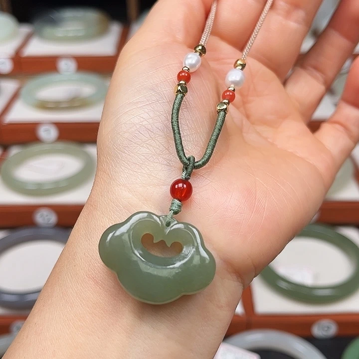 和田玉吊坠(赠链)未镶嵌