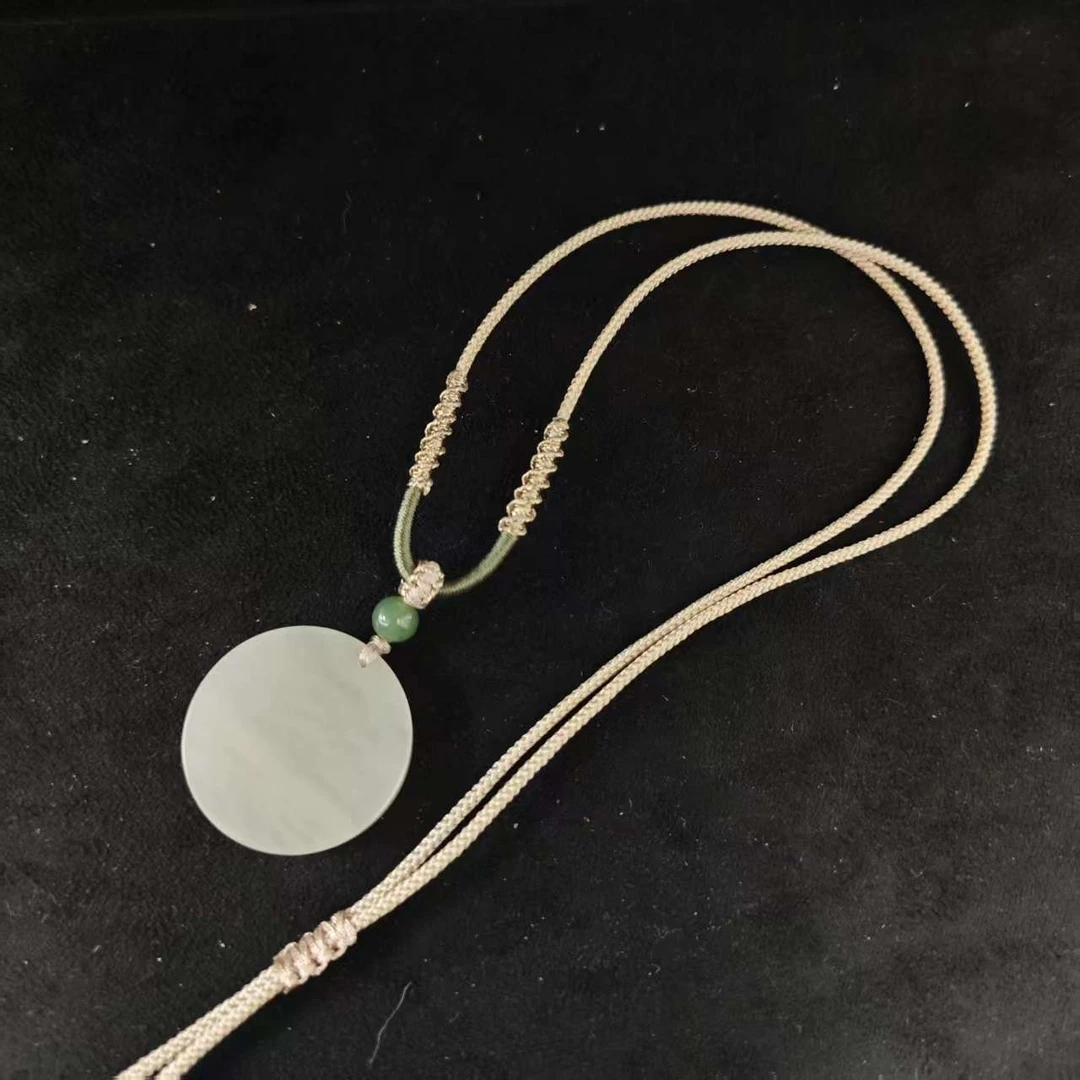 和田玉圆牌套绳*（多样性发一件）