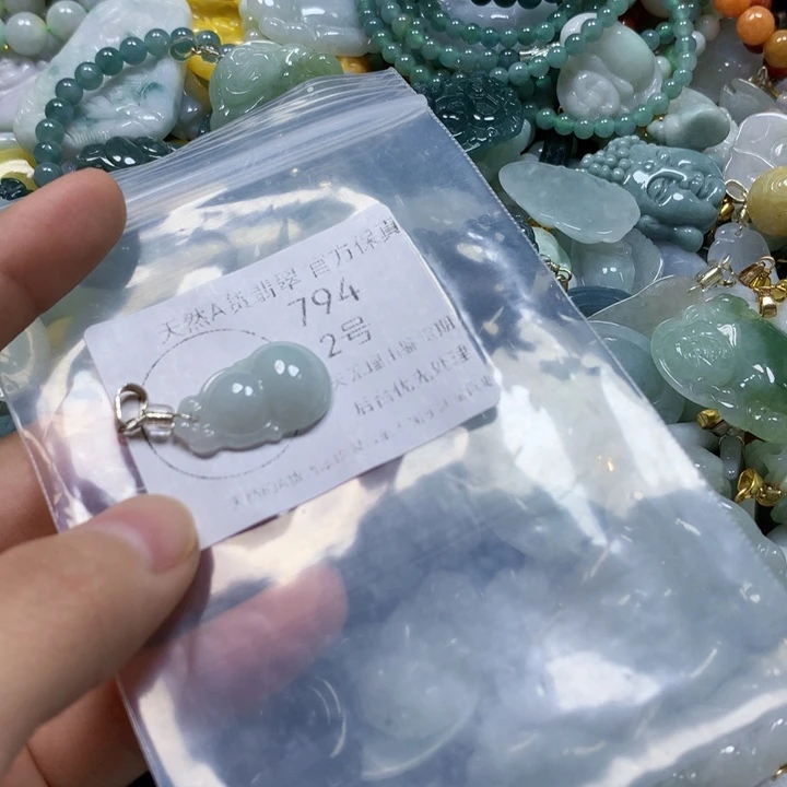 翡翠未镶嵌颈饰翡翠