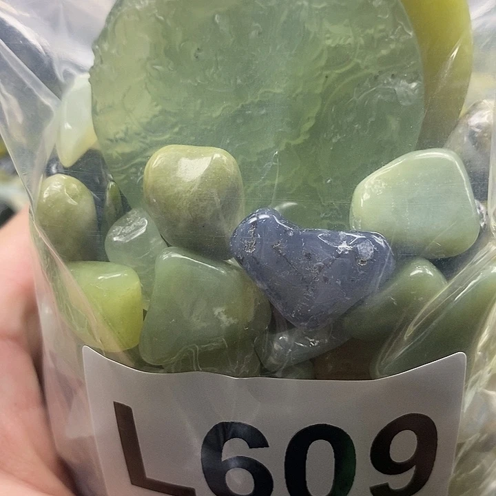 岫玉鱼缸石未镶嵌