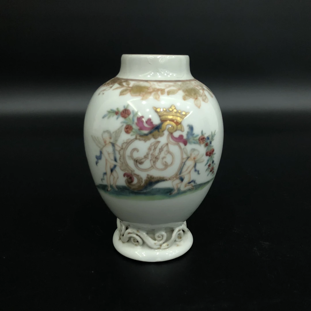 A02616 清乾隆粉彩天使徽章纹罐 高11.3cm