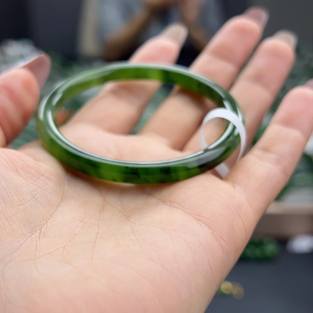 和田玉（碧玉）未镶嵌手镯