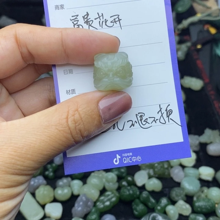 富***开和田玉未镶嵌颈饰