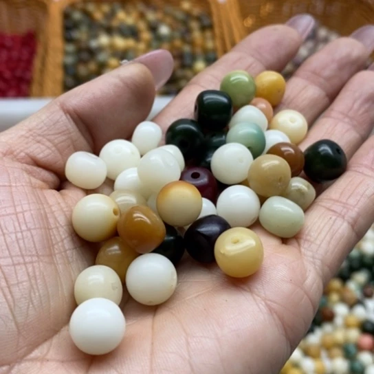 白玉菩提吊坠瑕疵10混珠200卡灯牌宠200