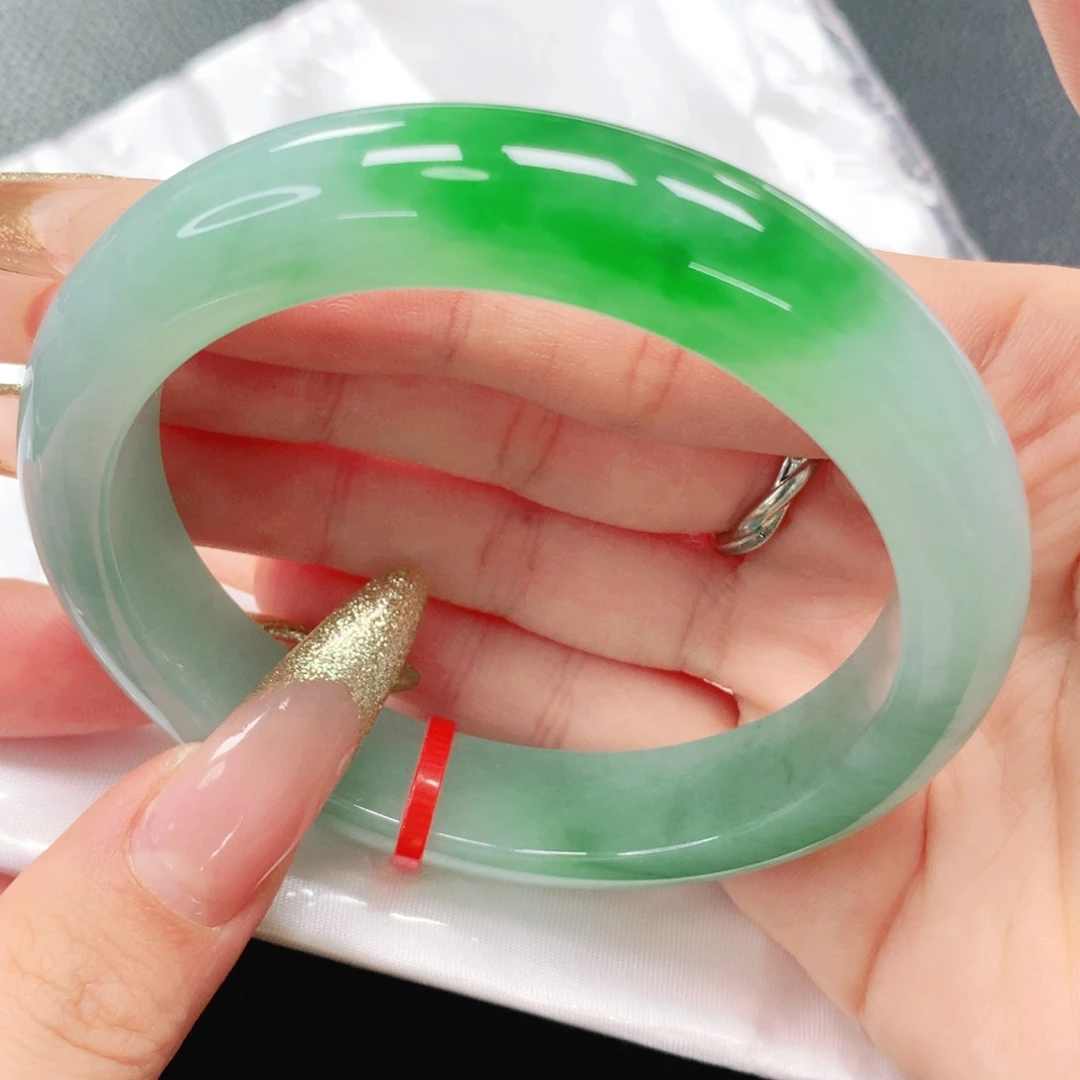 翡翠手镯未镶嵌58圈