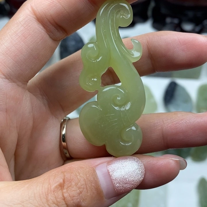 和田玉未镶嵌颈饰18