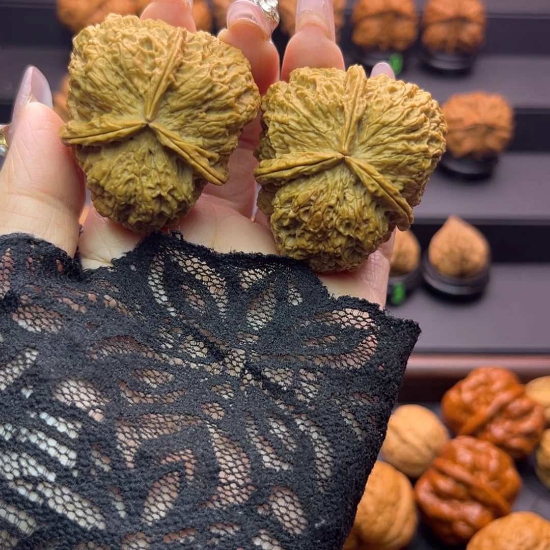 文玩核桃把件蚂蚁纹三棱