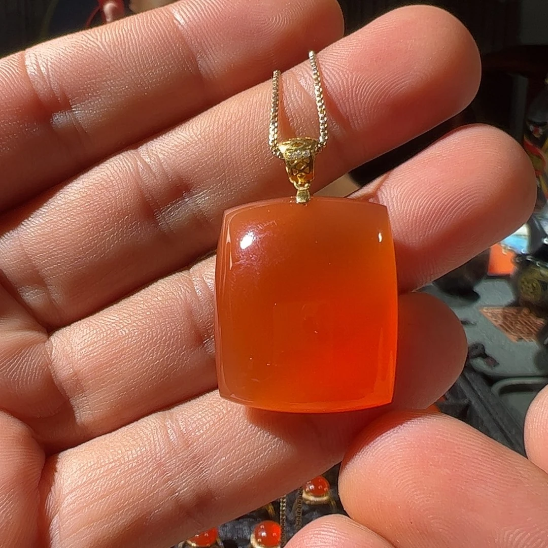 南红玛瑙18K金镶嵌颈饰