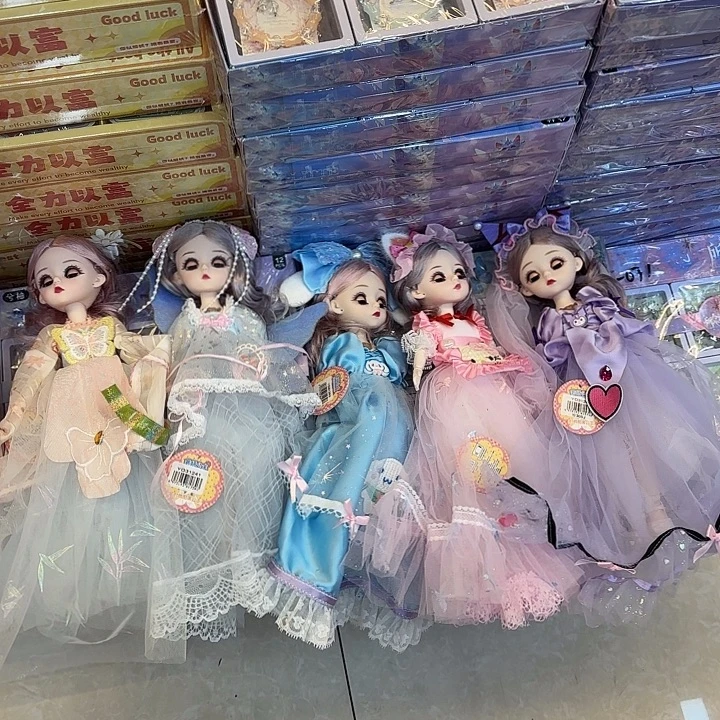 五个装会眨眼睛芭比娃娃