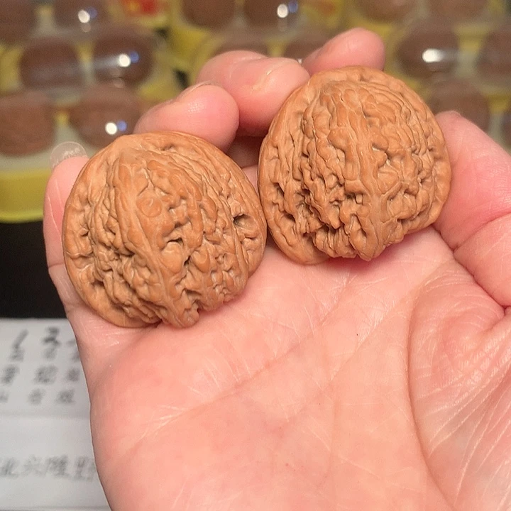 文玩核桃吊坠月****的36尺红玛瑙