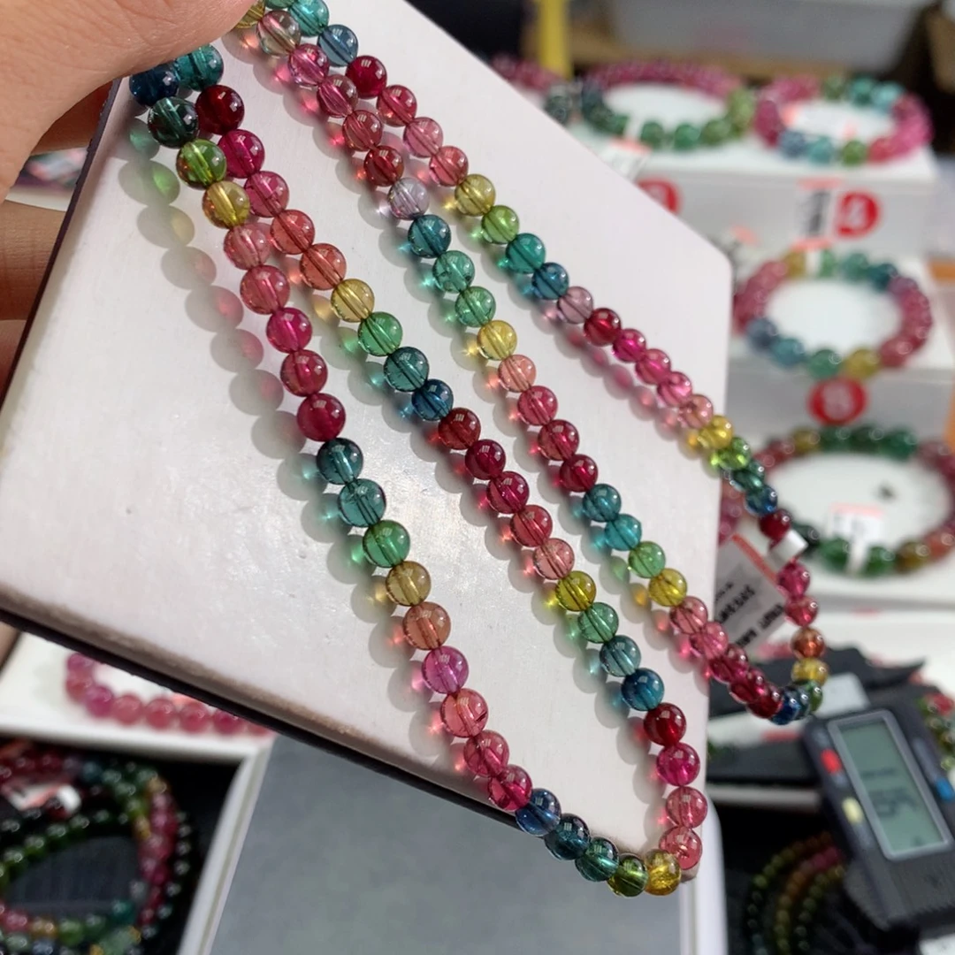 坦***斯未镶嵌碧玺手链     5.3mm