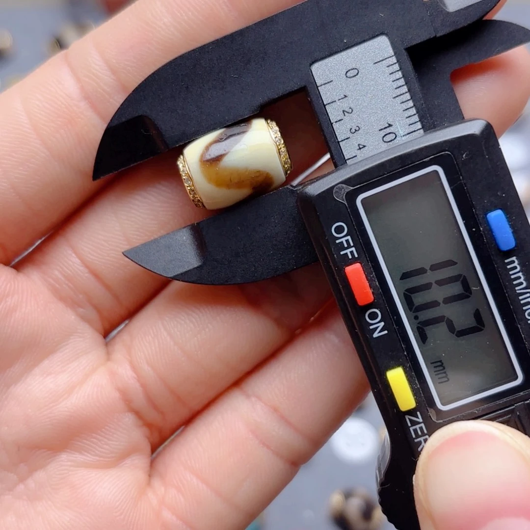 玛瑙/玉髓隔珠未镶嵌瑕疵，有裂有裂有裂裂