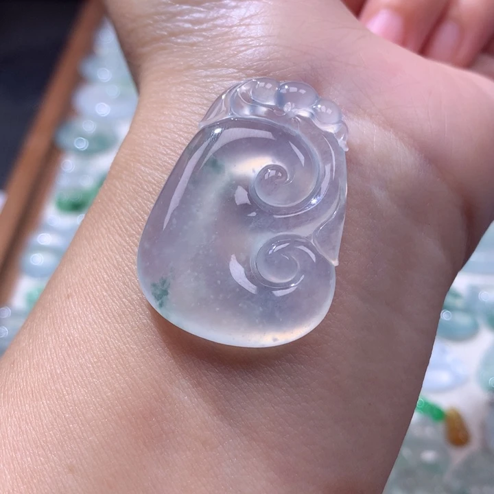 颈饰未镶嵌翡翠高冰飘花大如意