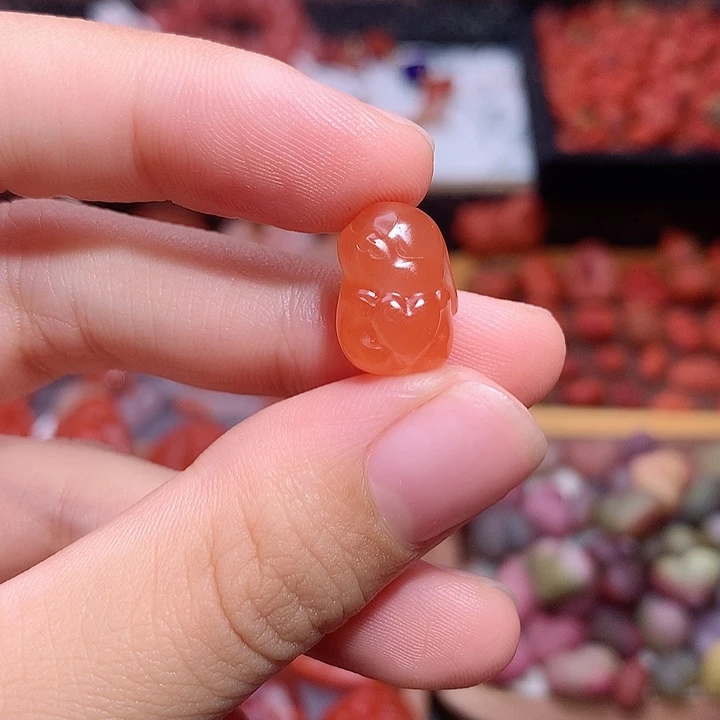 未镶嵌南红南红玛瑙抱抱兔
